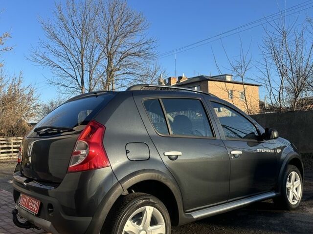 Серый Рено Сандеро, объемом двигателя 1.6 л и пробегом 180 тыс. км за 6599 $, фото 3 на Automoto.ua