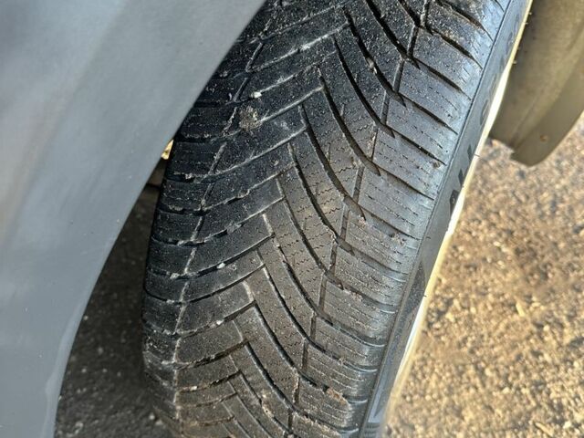 Серый Рено Сандеро, объемом двигателя 1.6 л и пробегом 180 тыс. км за 6599 $, фото 22 на Automoto.ua