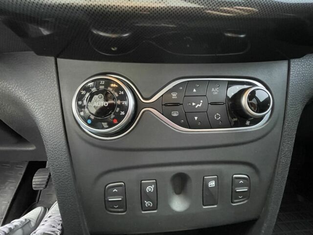 Серый Рено Сандеро, объемом двигателя 1.5 л и пробегом 233 тыс. км за 11000 $, фото 12 на Automoto.ua