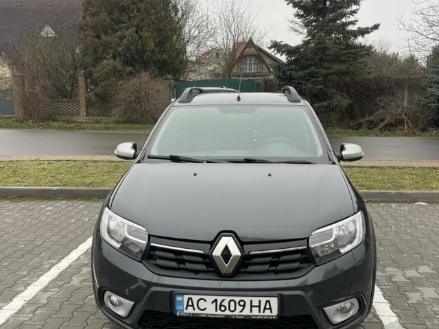 Серый Рено Сандеро, объемом двигателя 1.5 л и пробегом 233 тыс. км за 11000 $, фото 2 на Automoto.ua