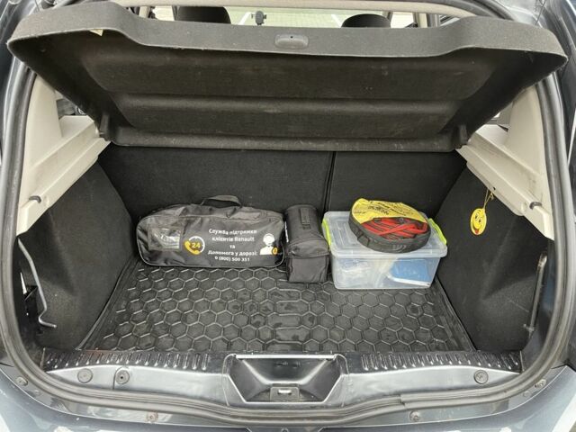 Серый Рено Сандеро, объемом двигателя 1.5 л и пробегом 233 тыс. км за 11000 $, фото 16 на Automoto.ua