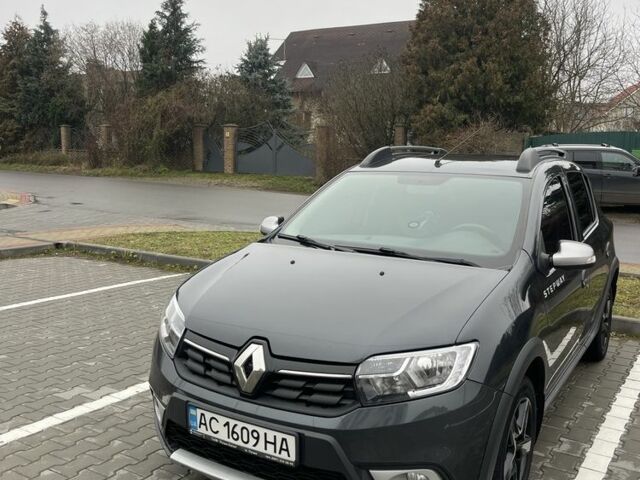 Серый Рено Сандеро, объемом двигателя 1.5 л и пробегом 233 тыс. км за 11000 $, фото 1 на Automoto.ua