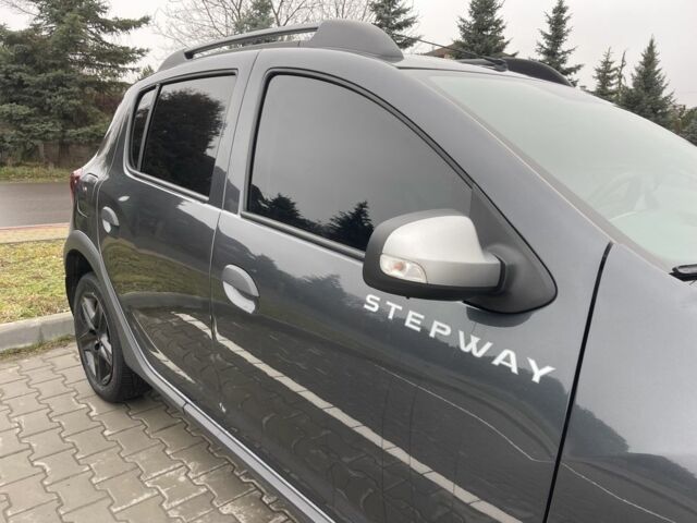 Серый Рено Сандеро, объемом двигателя 1.5 л и пробегом 233 тыс. км за 11000 $, фото 4 на Automoto.ua