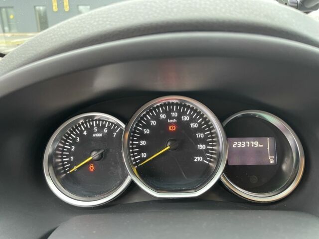 Серый Рено Сандеро, объемом двигателя 1.5 л и пробегом 233 тыс. км за 11000 $, фото 9 на Automoto.ua