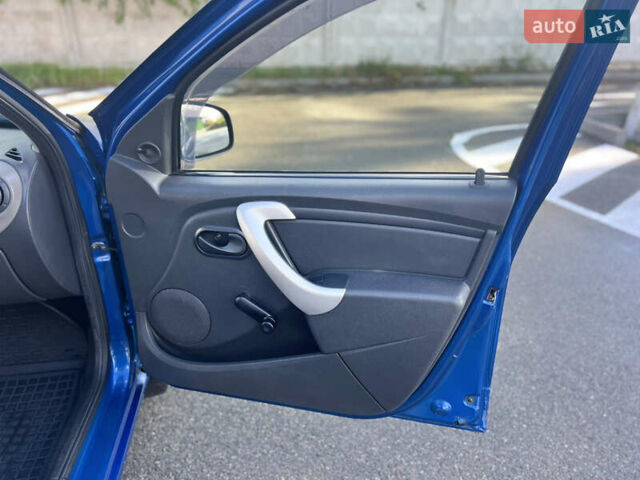 Рено Сандеро 2009 у Києві на Automoto.ua Синій Рено Сандеро, об'ємом двигуна 1.4 л та пробігом 162 тис. км за 4200 $, фото 9 на Automoto.ua