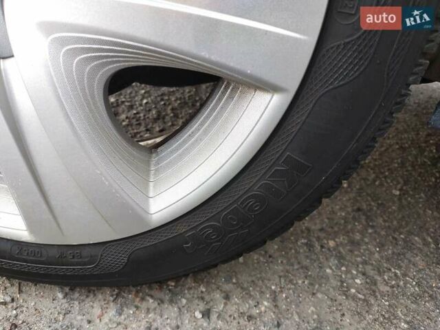 Синий Рено Сандеро, объемом двигателя 1.39 л и пробегом 261 тыс. км за 5200 $, фото 23 на Automoto.ua