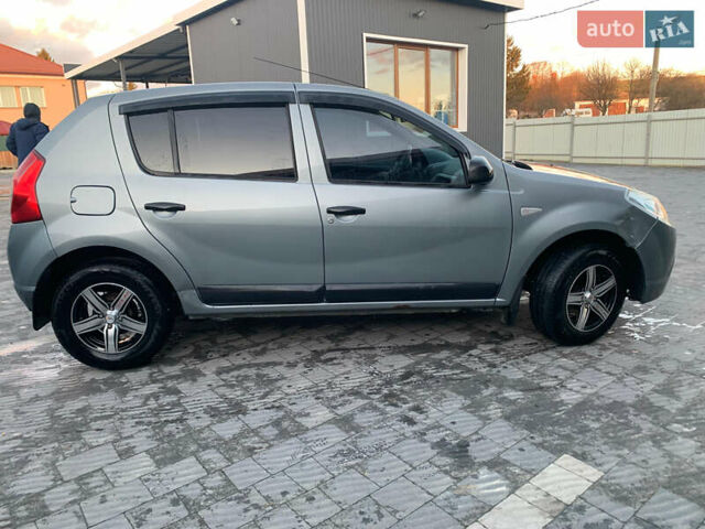 Синий Рено Сандеро, объемом двигателя 1.4 л и пробегом 130 тыс. км за 4150 $, фото 4 на Automoto.ua