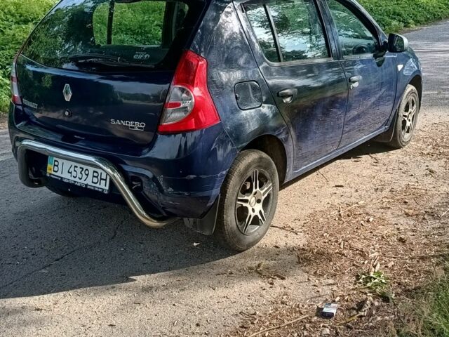 Синий Рено Сандеро, объемом двигателя 1.4 л и пробегом 280 тыс. км за 3400 $, фото 3 на Automoto.ua