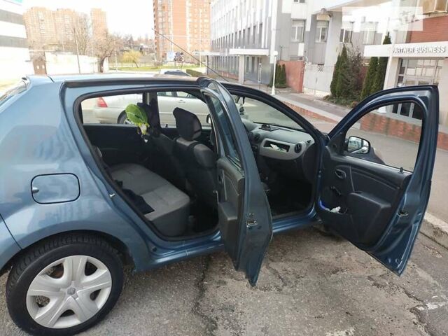 Синий Рено Сандеро, объемом двигателя 1.39 л и пробегом 261 тыс. км за 5200 $, фото 7 на Automoto.ua