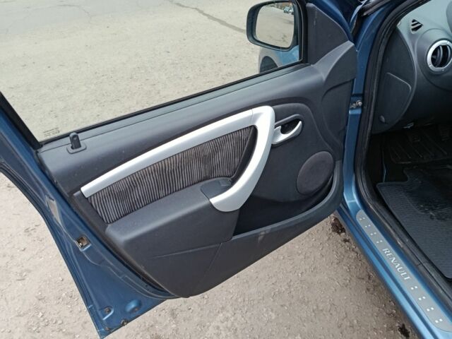 Синій Рено Сандеро, об'ємом двигуна 1.6 л та пробігом 217 тис. км за 4900 $, фото 14 на Automoto.ua