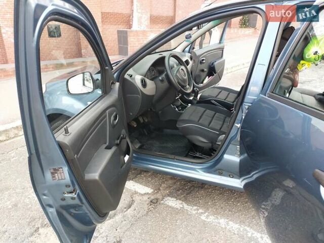 Синий Рено Сандеро, объемом двигателя 1.39 л и пробегом 261 тыс. км за 5200 $, фото 11 на Automoto.ua