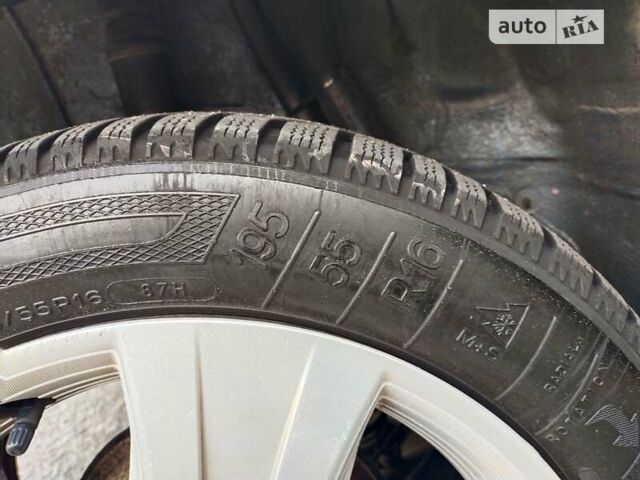 Синий Рено Сандеро, объемом двигателя 1.39 л и пробегом 261 тыс. км за 5200 $, фото 24 на Automoto.ua