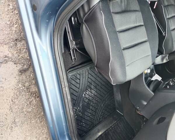 Синий Рено Сандеро, объемом двигателя 1.39 л и пробегом 261 тыс. км за 5200 $, фото 4 на Automoto.ua