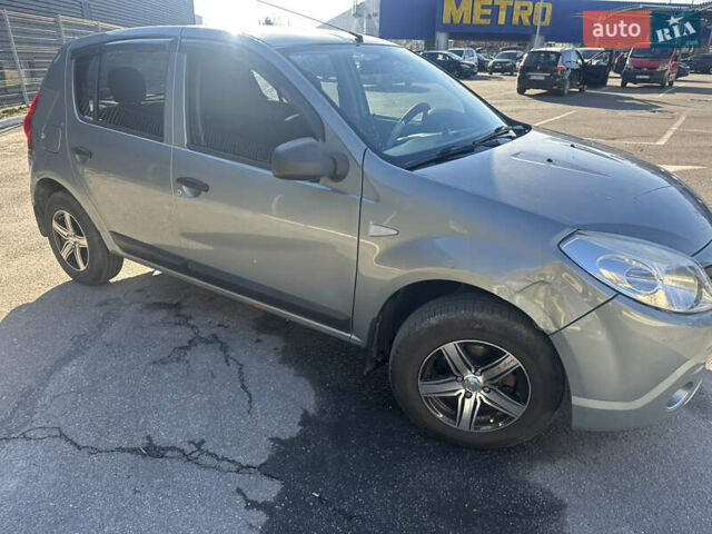 Синий Рено Сандеро, объемом двигателя 1.39 л и пробегом 130 тыс. км за 3500 $, фото 1 на Automoto.ua