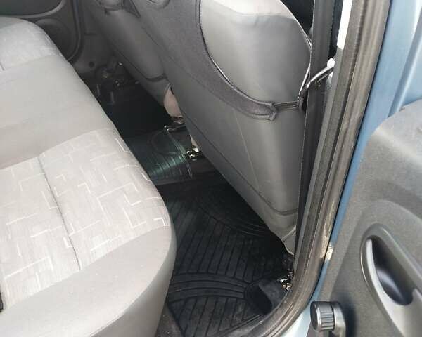 Синий Рено Сандеро, объемом двигателя 1.39 л и пробегом 261 тыс. км за 5200 $, фото 6 на Automoto.ua