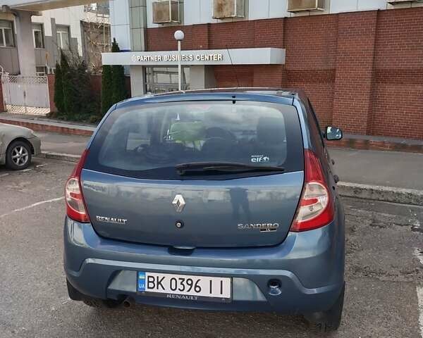 Синий Рено Сандеро, объемом двигателя 1.39 л и пробегом 261 тыс. км за 5200 $, фото 3 на Automoto.ua