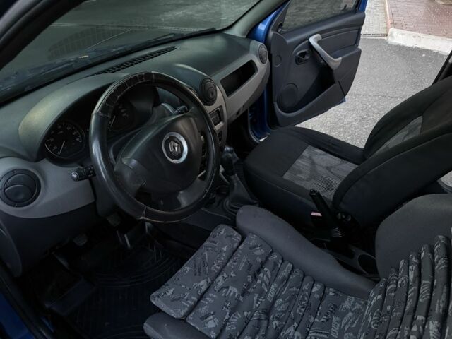 Синий Рено Сандеро, объемом двигателя 1.4 л и пробегом 400 тыс. км за 3400 $, фото 4 на Automoto.ua