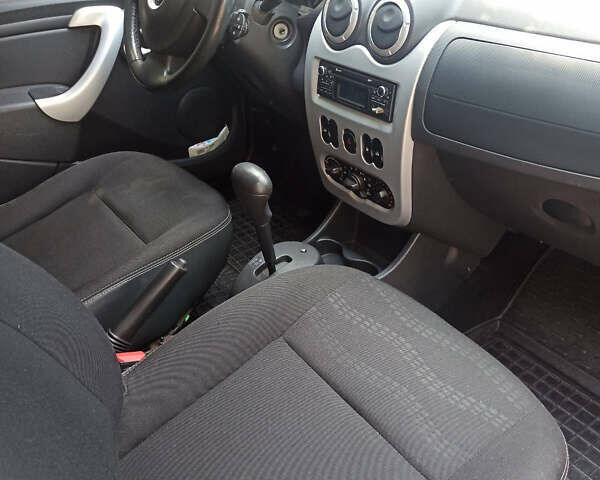 Синій Рено Сандеро, об'ємом двигуна 1.6 л та пробігом 175 тис. км за 7400 $, фото 6 на Automoto.ua