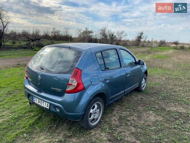 Синий Рено Сандеро, объемом двигателя 1.39 л и пробегом 123 тыс. км за 3999 $, фото 2 на Automoto.ua