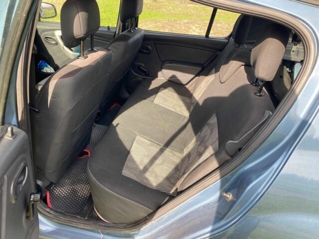 Синий Рено Сандеро, объемом двигателя 1.4 л и пробегом 123 тыс. км за 3999 $, фото 6 на Automoto.ua