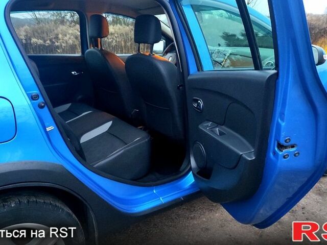 Синий Рено Сандеро, объемом двигателя 1.6 л и пробегом 115 тыс. км за 8300 $, фото 9 на Automoto.ua
