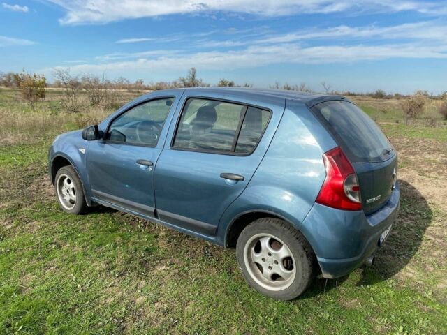 Синий Рено Сандеро, объемом двигателя 1.4 л и пробегом 123 тыс. км за 3999 $, фото 3 на Automoto.ua