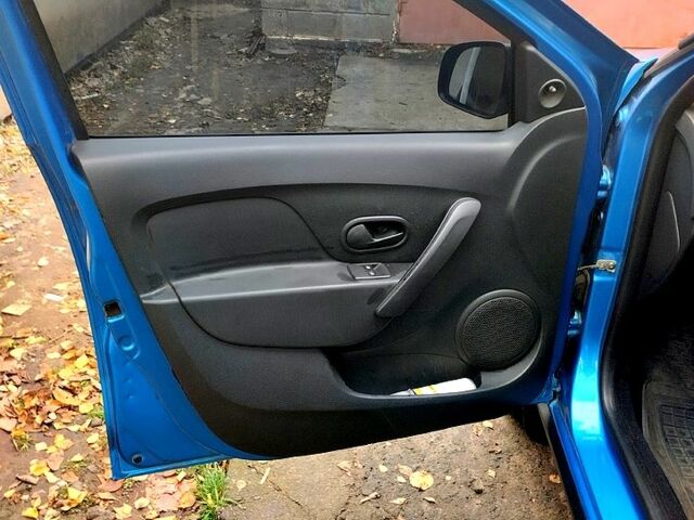 Синий Рено Сандеро, объемом двигателя 1.5 л и пробегом 107 тыс. км за 7900 $, фото 9 на Automoto.ua