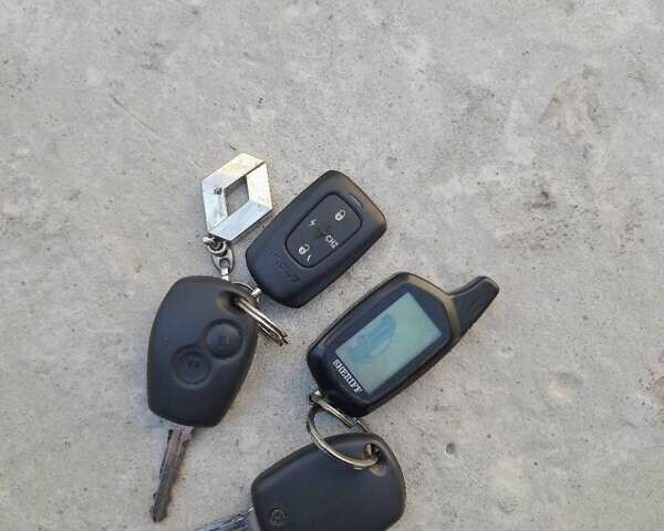 Синій Рено Сандеро, об'ємом двигуна 1.6 л та пробігом 156 тис. км за 7500 $, фото 5 на Automoto.ua