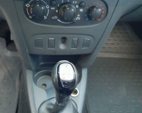 Синий Рено Сандеро, объемом двигателя 1.6 л и пробегом 156 тыс. км за 8500 $, фото 7 на Automoto.ua