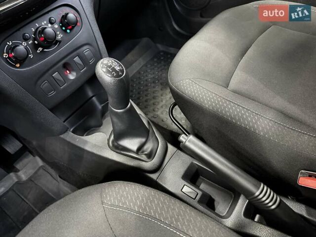 Синий Рено Сандеро, объемом двигателя 1.5 л и пробегом 33 тыс. км за 9700 $, фото 34 на Automoto.ua