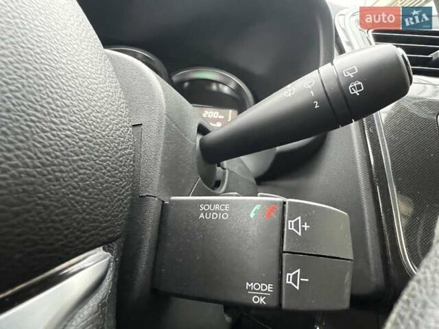 Рено Сандеро 2019 в Киеве на Automoto.ua Синий Рено Сандеро, объемом двигателя 1.46 л и пробегом 93 тыс. км за 9298 $, фото 24 на Automoto.ua