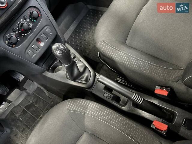 Синий Рено Сандеро, объемом двигателя 1.5 л и пробегом 103 тыс. км за 8200 $, фото 28 на Automoto.ua