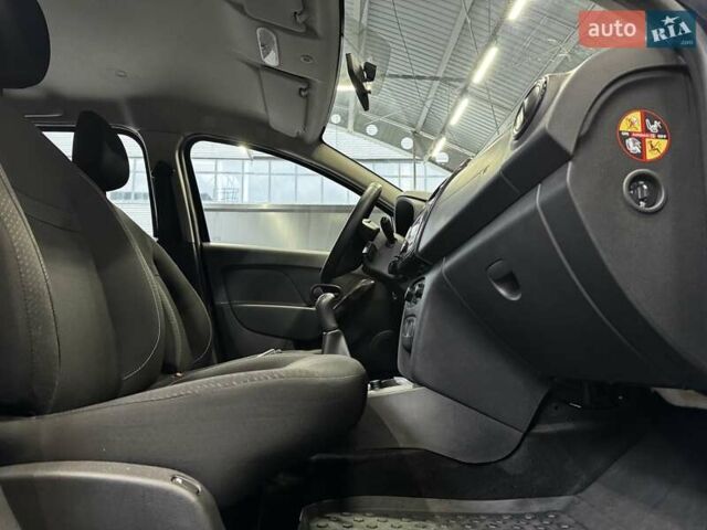 Синий Рено Сандеро, объемом двигателя 1.5 л и пробегом 33 тыс. км за 9700 $, фото 29 на Automoto.ua