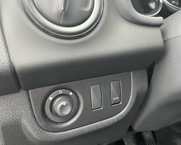 Рено Сандеро 2019 в Киеве на Automoto.ua Синий Рено Сандеро, объемом двигателя 1.46 л и пробегом 71 тыс. км за 9008 $, фото 16 на Automoto.ua