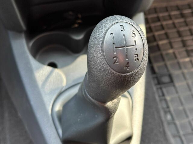 Синій Рено Сандеро, об'ємом двигуна 1 л та пробігом 71 тис. км за 7425 $, фото 15 на Automoto.ua