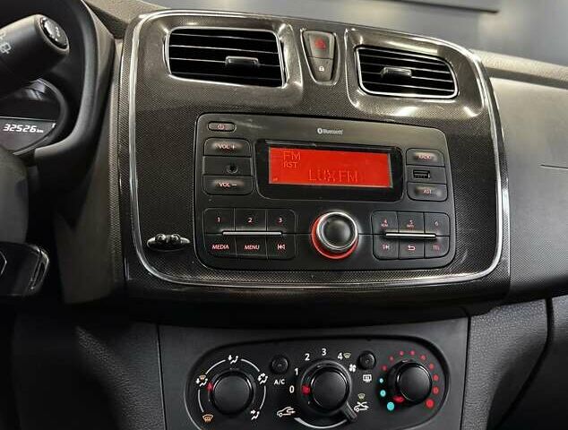 Синий Рено Сандеро, объемом двигателя 1.5 л и пробегом 33 тыс. км за 9700 $, фото 33 на Automoto.ua