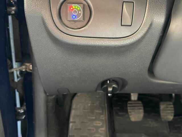 Синий Рено Сандеро, объемом двигателя 1 л и пробегом 71 тыс. км за 7356 $, фото 15 на Automoto.ua