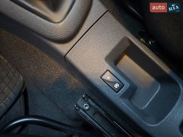 Синий Рено Сандеро, объемом двигателя 0.9 л и пробегом 17 тыс. км за 10300 $, фото 23 на Automoto.ua