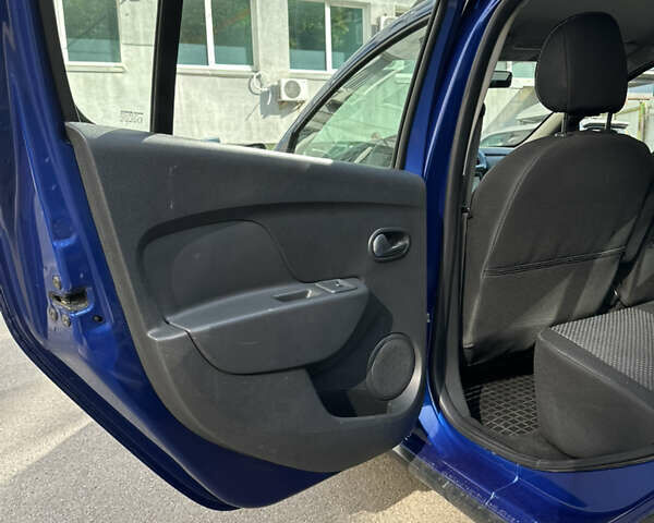 Синий Рено Сандеро, объемом двигателя 1.46 л и пробегом 104 тыс. км за 11800 $, фото 8 на Automoto.ua