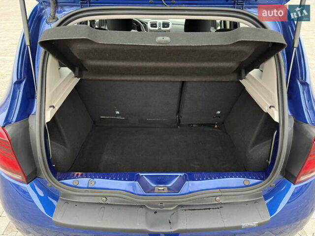 Синий Рено Сандеро, объемом двигателя 0.9 л и пробегом 17 тыс. км за 10350 $, фото 16 на Automoto.ua