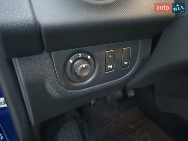 Синий Рено Сандеро, объемом двигателя 0.9 л и пробегом 17 тыс. км за 10300 $, фото 14 на Automoto.ua