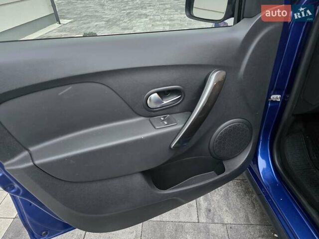 Синий Рено Сандеро, объемом двигателя 0.9 л и пробегом 17 тыс. км за 10300 $, фото 17 на Automoto.ua