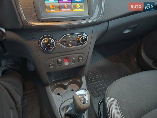 Синий Рено Сандеро, объемом двигателя 0.9 л и пробегом 17 тыс. км за 10300 $, фото 15 на Automoto.ua