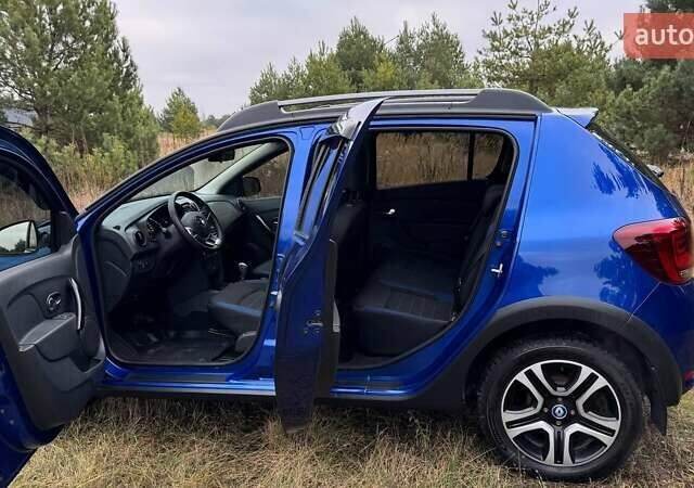 Синій Рено Сандеро, об'ємом двигуна 0.9 л та пробігом 61 тис. км за 12000 $, фото 8 на Automoto.ua