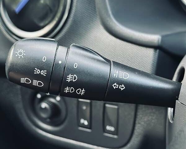 Синий Рено Сандеро, объемом двигателя 0.9 л и пробегом 59 тыс. км за 10450 $, фото 34 на Automoto.ua