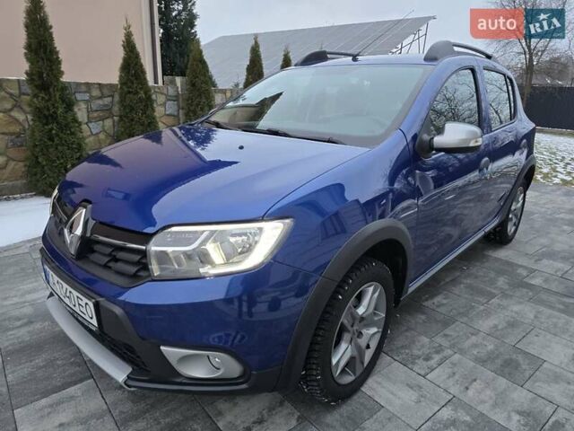 Синий Рено Сандеро, объемом двигателя 0.9 л и пробегом 17 тыс. км за 10300 $, фото 1 на Automoto.ua