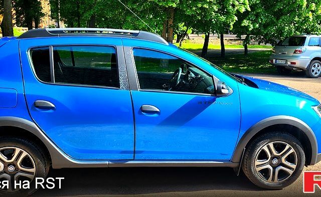 Синий Рено Сандеро, объемом двигателя 0.9 л и пробегом 36 тыс. км за 11000 $, фото 4 на Automoto.ua