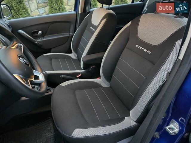 Синий Рено Сандеро, объемом двигателя 0.9 л и пробегом 17 тыс. км за 10300 $, фото 13 на Automoto.ua