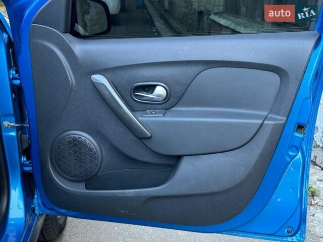 Рено Сандеро 2020 в Виннице на Automoto.ua Синий Рено Сандеро, объемом двигателя 1.5 л и пробегом 56 тыс. км за 13190 $, фото 23 на Automoto.ua