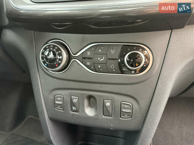 Синий Рено Сандеро, объемом двигателя 0.9 л и пробегом 17 тыс. км за 10350 $, фото 21 на Automoto.ua